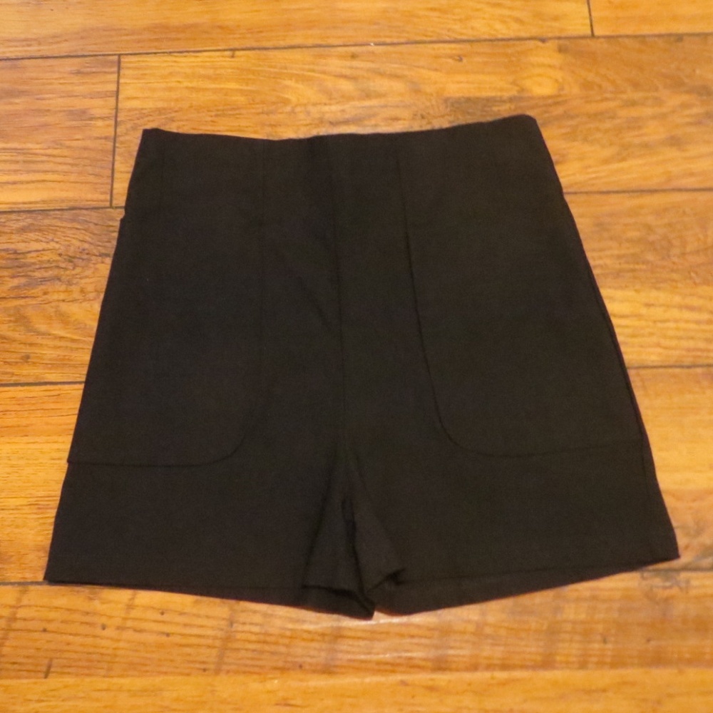 MISS FINCH BLACK SHORTS (POCKETS)